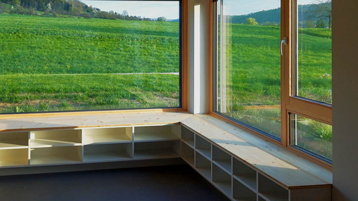 Fensterbank als Eckregal